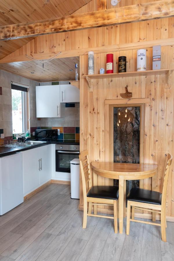 Pine Marten Bar Glenmore Treehouse Aviemore Exterior foto